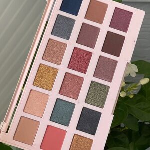 CIATE’ LONDON The Editor New England Eyeshadow Palette